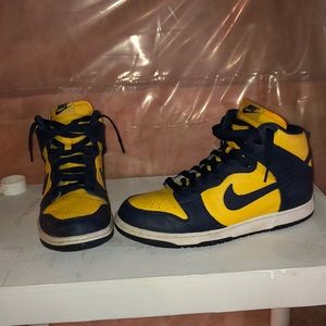 Nike SB Dunk High “Michigan”